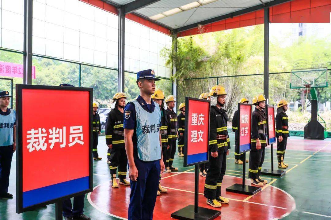 关于强手如云的比赛中出现紧张情绪，团队团结一致的信息