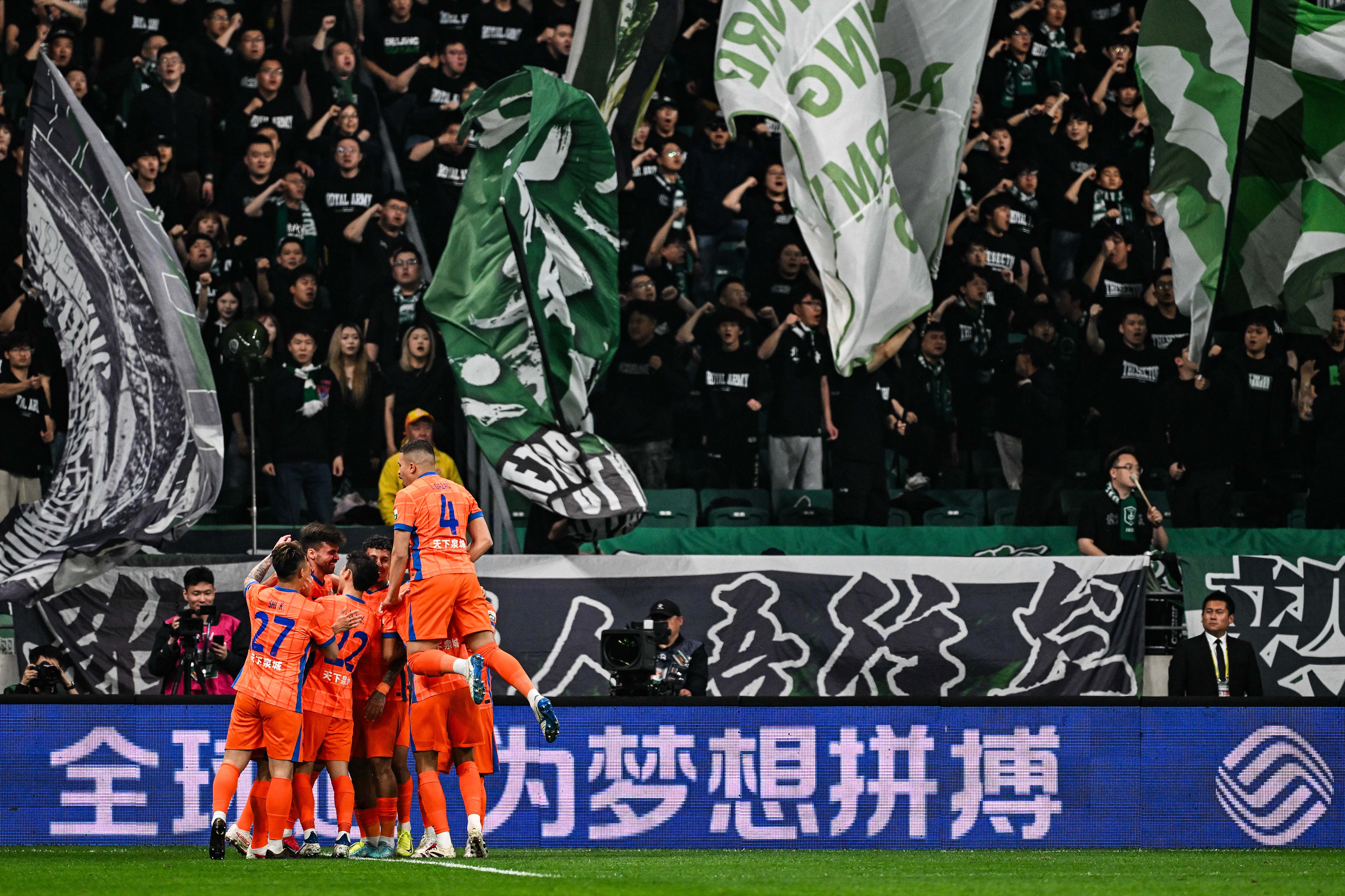 国安与山东鲁能争夺胜者之位，实力均衡的简单介绍