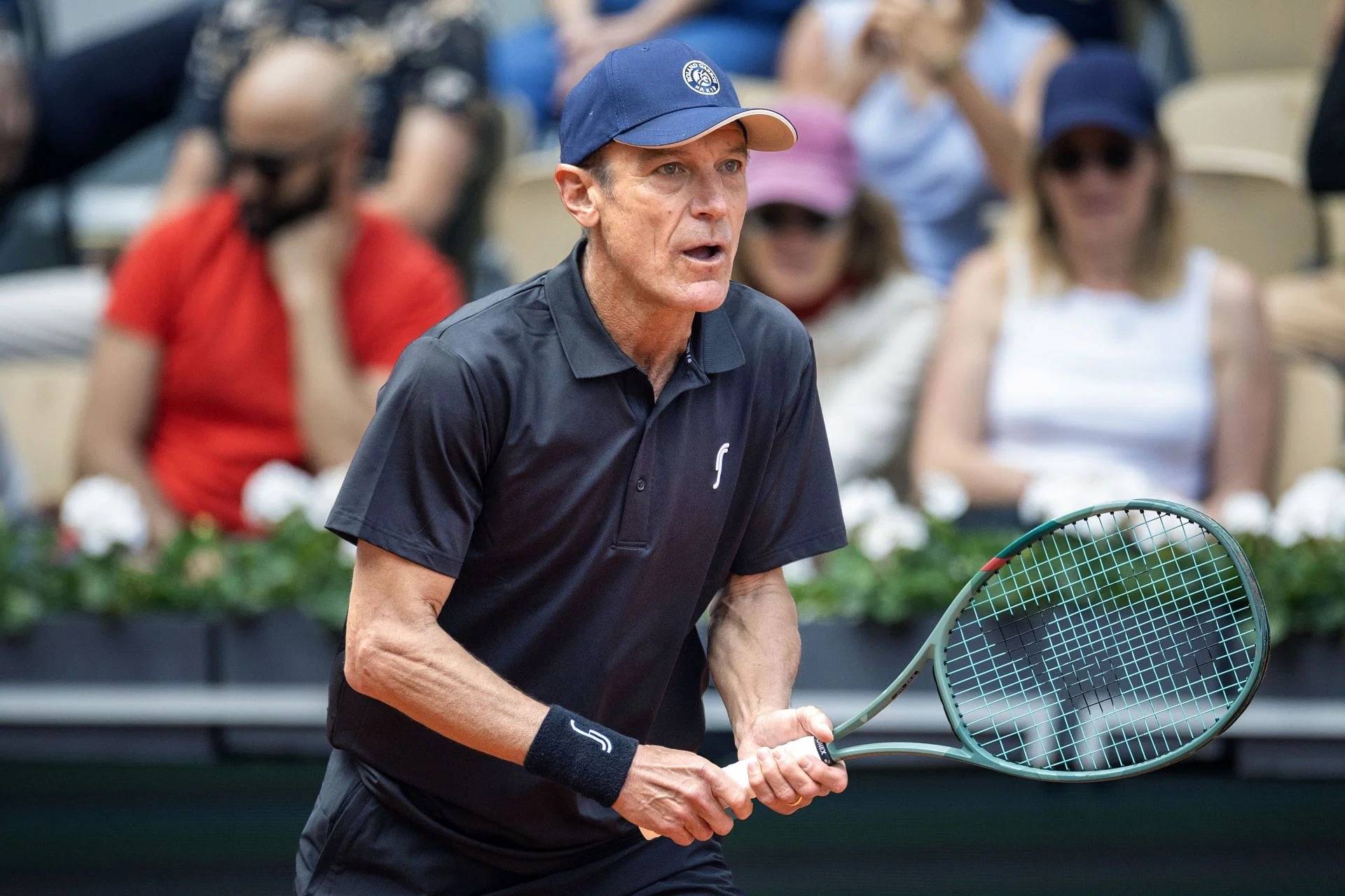 包含美国网球队轻取西班牙网球队，费德勒送出助攻的词条