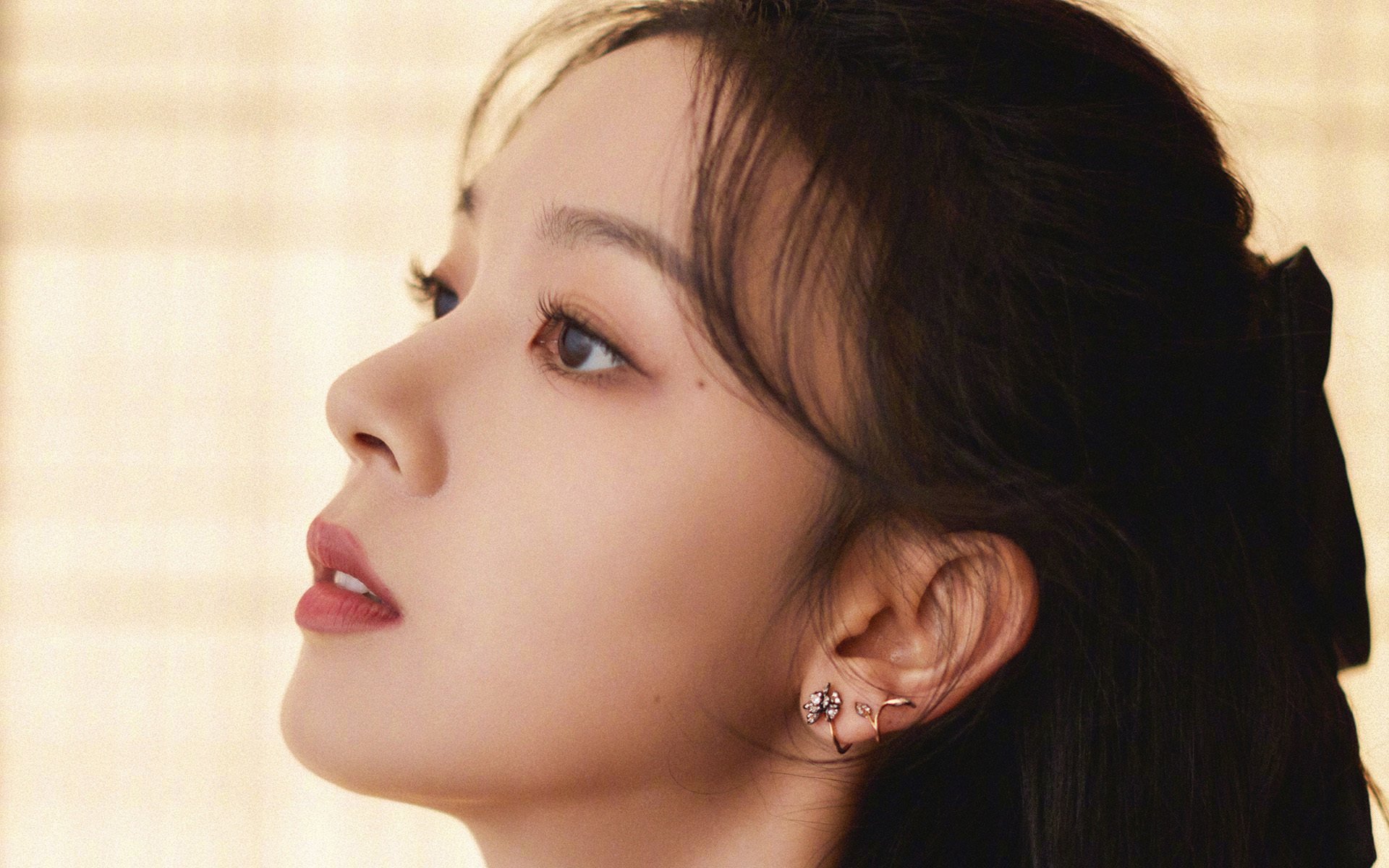 开云体育入口-灼灼其华，NBA季后赛之夜，布克如何将自己燃烧成全场唯一的焦点