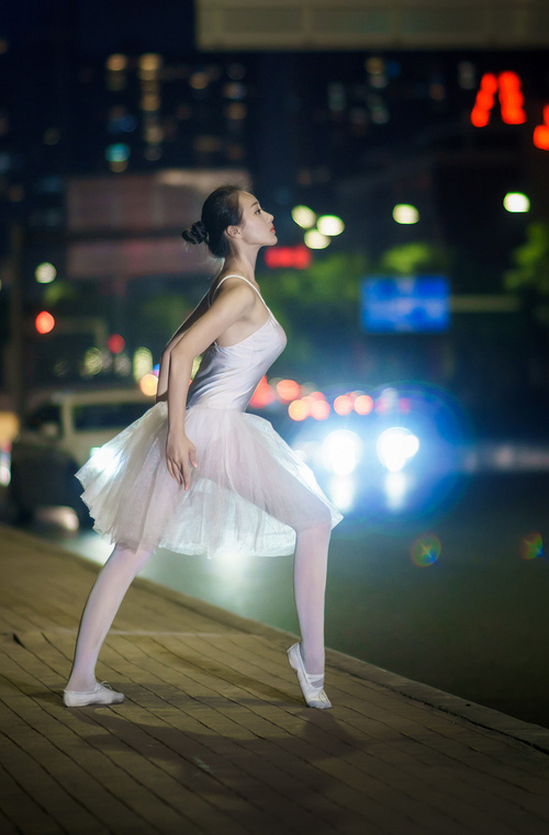 开云体育APP下载-老将余威震绿茵，皮克统治级数据助比利亚雷亚尔力克突尼斯